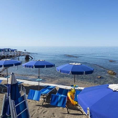 Villino Emanuele Bed & Breakfast Санта Маринела Екстериор снимка